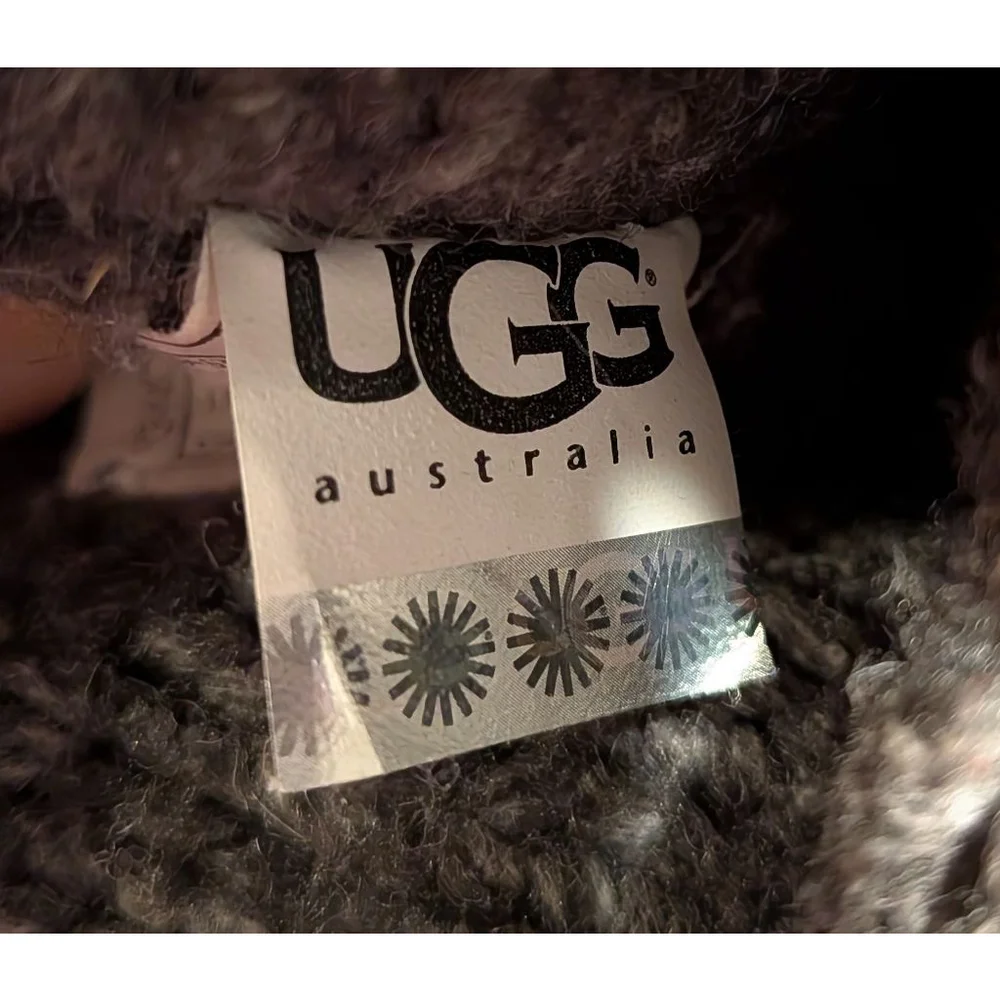 Women's UGG Gray Knit Cable Button Winter Boots Size 6